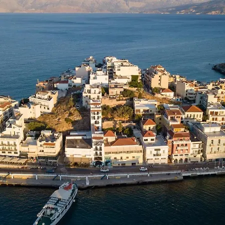 Port 7 Hotel