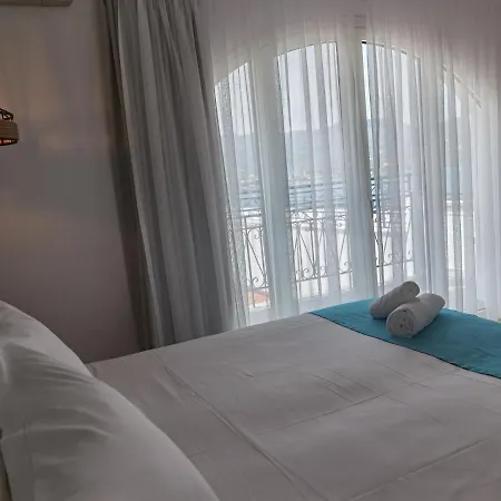 Port 7 Hotel