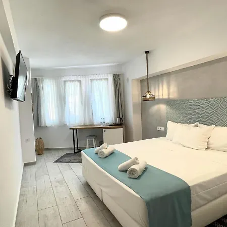 Port 7 2* Agios Nikolaos