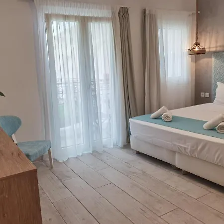 Port 7 2* Agios Nikolaos