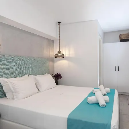 Port 7 2* Agios Nikolaos